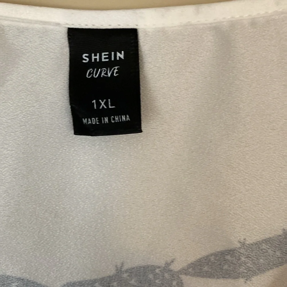 SHEIN curve, 1XL, cactus top with flutter sleeves - Picture 3 of 5